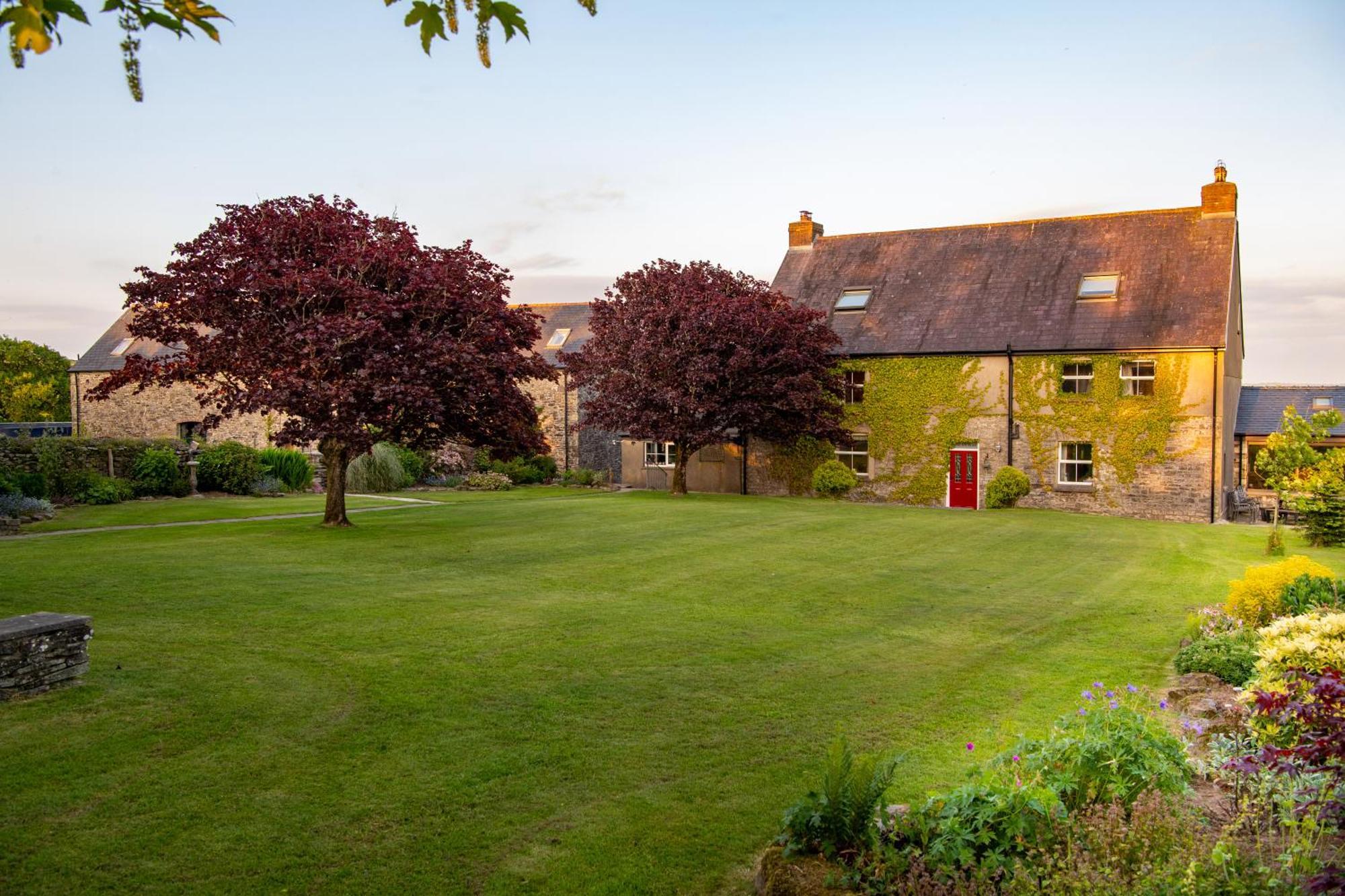 Kidwelly Farmhouse B&B Exterior photo